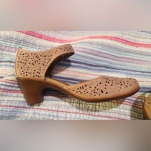 Easy Spirit Perforated Sandals